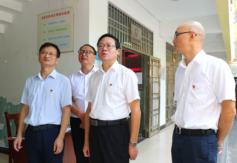 刘启华到云杜社区调研指导“双报到”工作