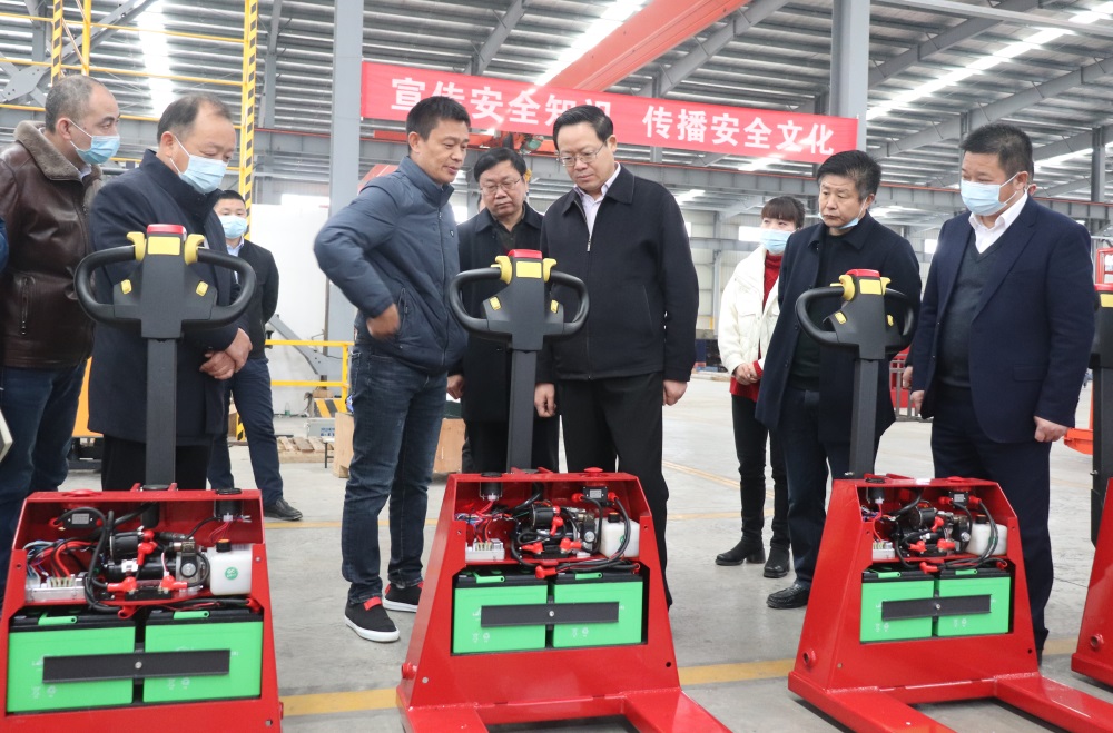 刘启华专题调研重点项目建设