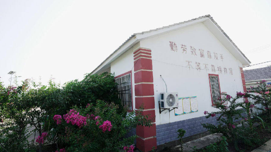 图为白泉村易地扶贫搬迁集中安置点（李连烽 摄）