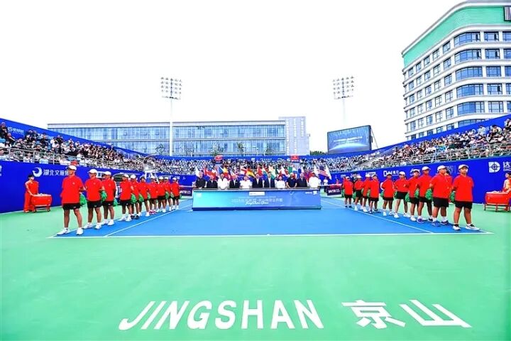 2025京山网球公开赛开幕,吸引众多网球爱好者前往观看。