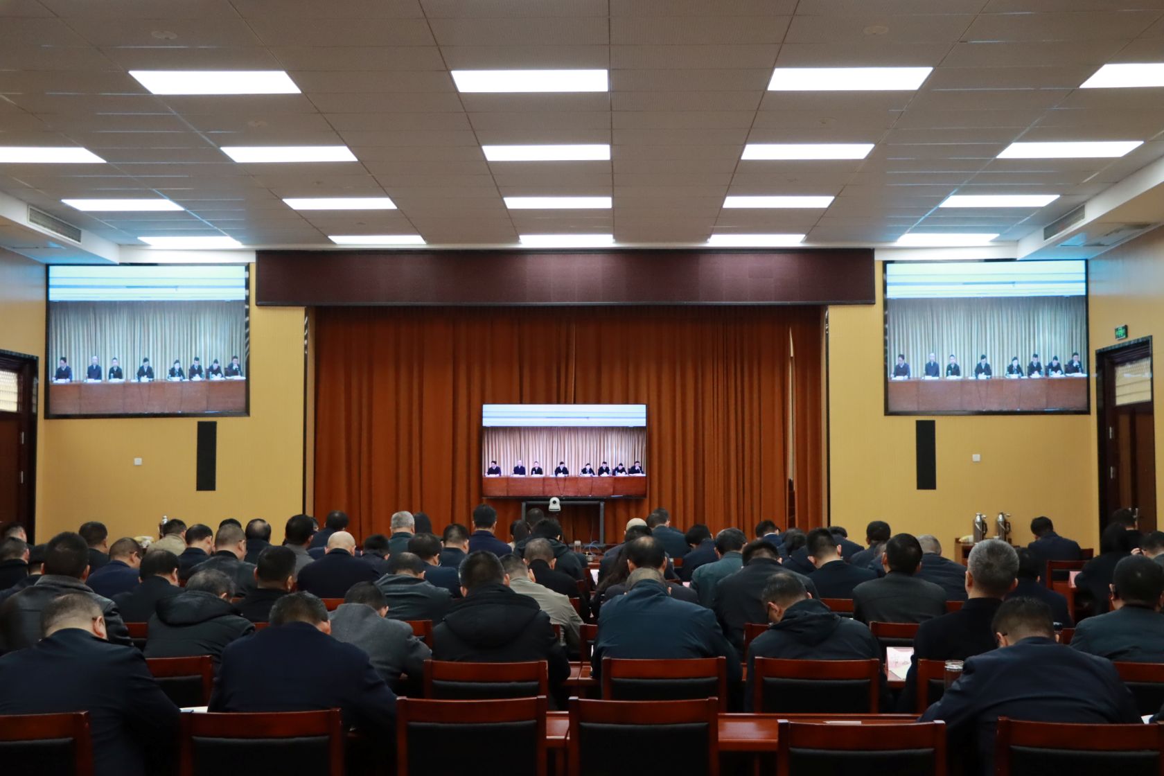 我市收听收看荆门市委城市工作会议