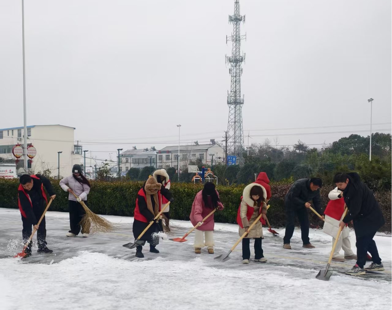 京山市永兴街道：党员群众齐参与 一路向“暖”见温情243103247b5c94999bd1e922eb7f0e75e