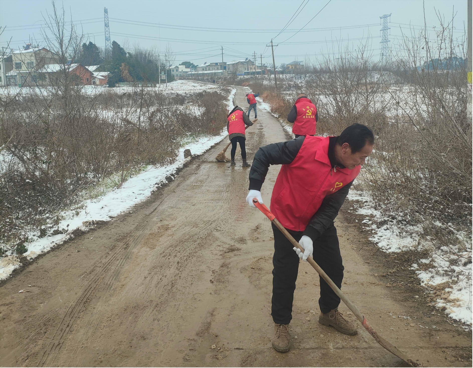 京山市永兴街道：党员群众齐参与 一路向“暖”见温情3A277e884eea134da480bd151cd5fd72a2