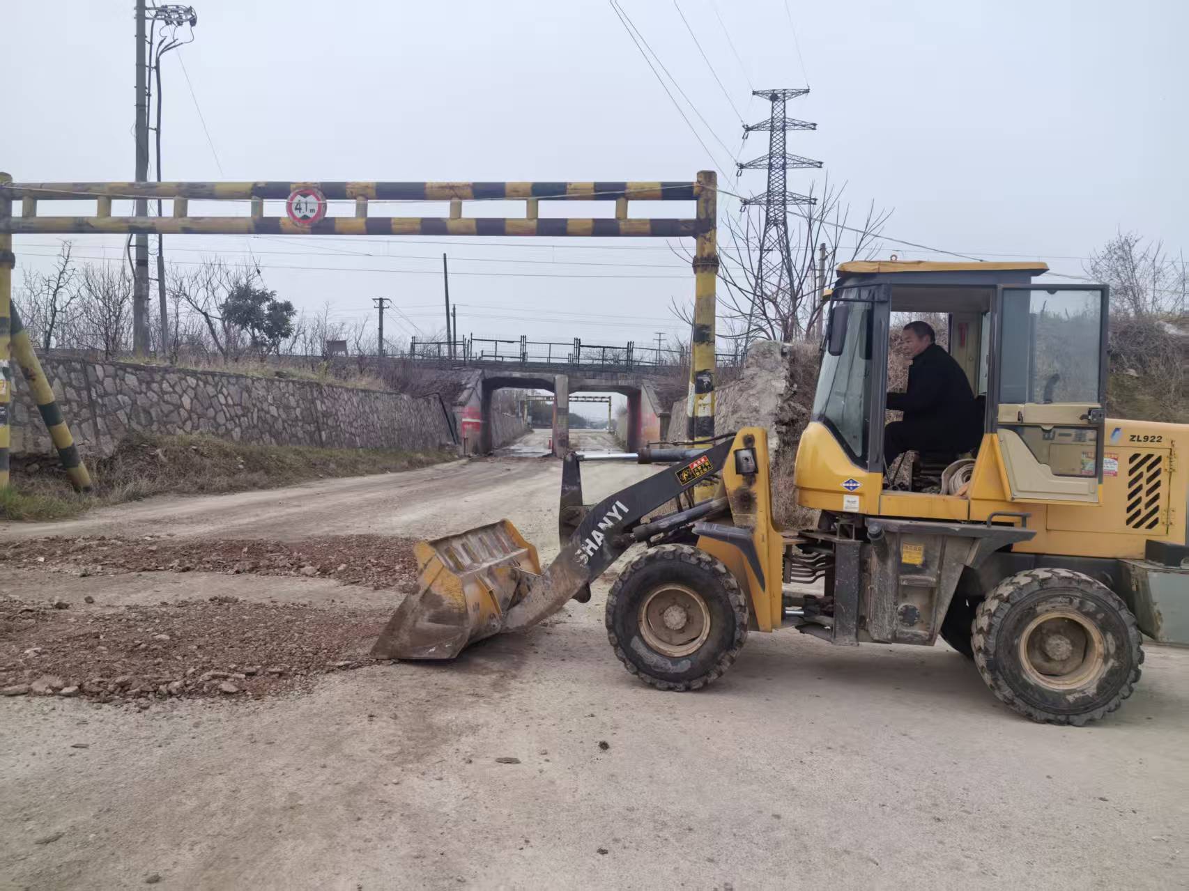 京山市永兴街道：修整涵洞破损路 办好民生暖心事17352eac4e9904164857c231c6ec30e87