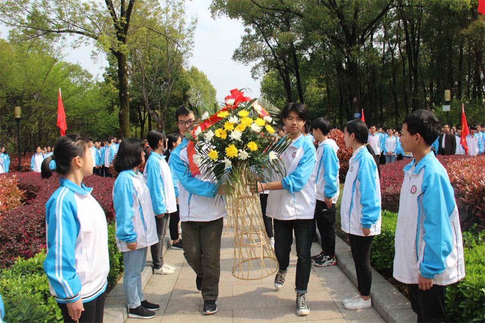 京山五中开展缅怀先烈社会实践活动