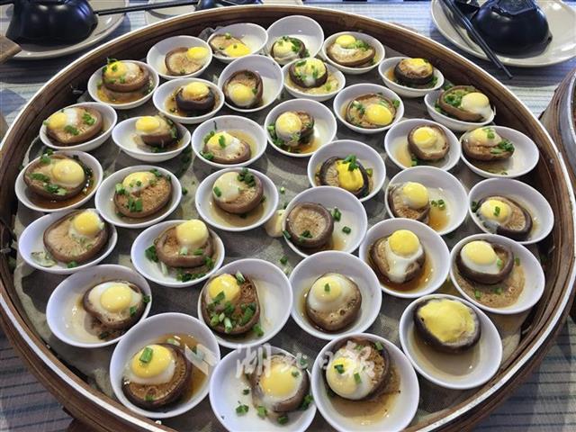 湖北日报京山蒸笼节43人同吃18笼菜