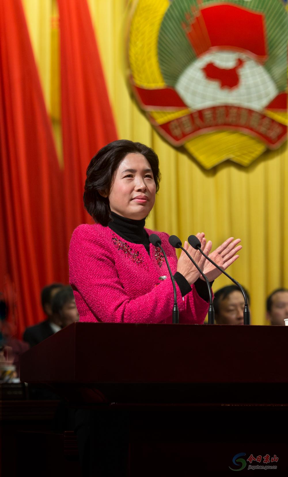 我县两会隆重开幕