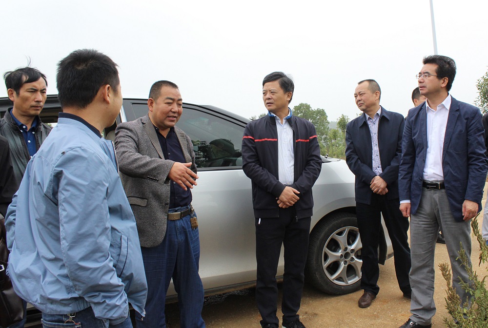 魏明超到三阳和坪坝镇调研精准扶贫工作