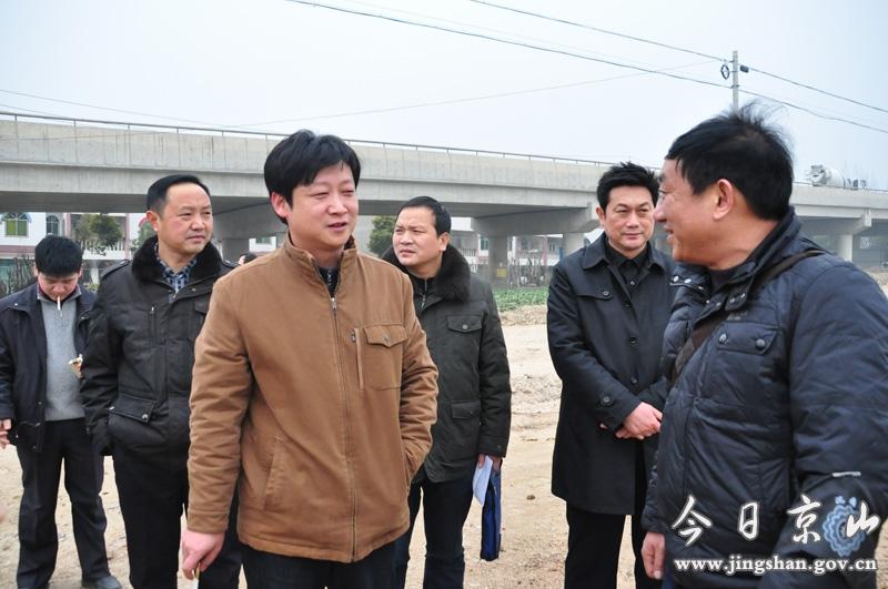 1月16日,县委常委,常务副县长王显祥,县人大常委会副主任郑登辉率县直