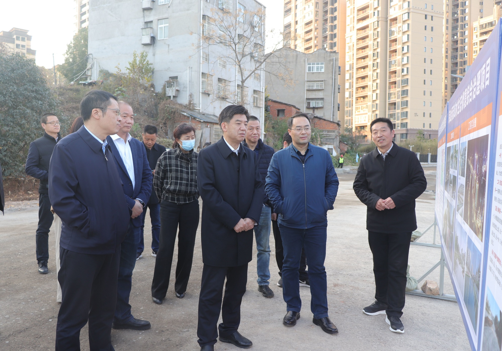 市委常委,常务副市长钱先斌, 副市长,市公安局局长黄华军